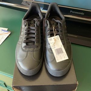 Adidas Gazelle all black with gold logo sneaker US size 8 -